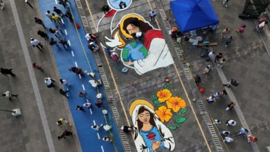 El Salvador crea una alfombra de sal de más de mil metros
