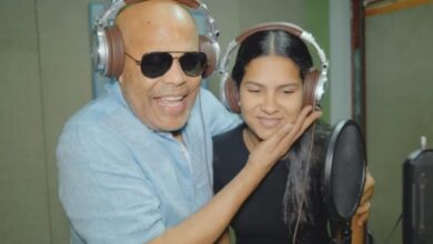 A un año de la tragedia en Jet Set: Hija de Rubby Pérez rompe en llanto durante vigilia