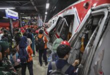 Indonesia: 15 mujeres mueren en choque de trenes tras impactar el vagón exclusivo femenino