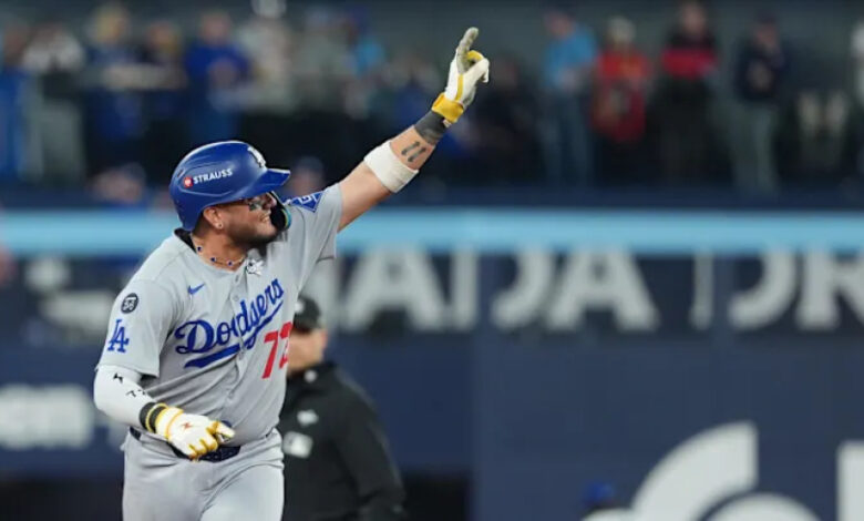 Miguel Rojas alcanza sus 1,000 hits de por vida en las Mayores