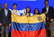 Joven venezolana de 16 años gana medalla de oro en robótica en Türkiye