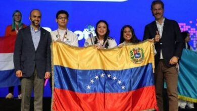 Joven venezolana de 16 años gana medalla de oro en robótica en Türkiye