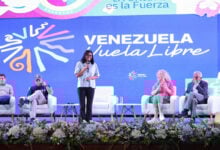 Presidenta (E) saluda al nuevo diplomático de EEUU y exige el fin de las sanciones