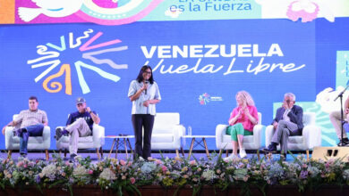 Presidenta (E) saluda al nuevo diplomático de EEUU y exige el fin de las sanciones