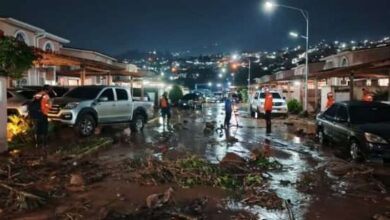 Rotura de tubería matriz inunda viviendas y arrastra vehículos en Táchira