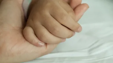 Niña de un año fallece al caerle una pared mientras jugaba