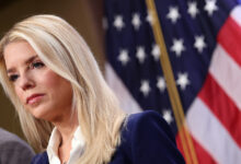 Donald Trump cesa de sus funciones a la fiscal general Pam Bondi