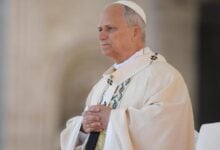 León XIV define la postura del Vaticano sobre bendiciones a parejas del mismo sexo