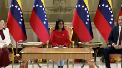 Venezuela y la italiana Eni firman acuerdos para elevar producción de crudo y gas