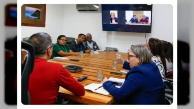 Venezuela amplía brigadas de voluntarios para contener derrame petrolero en Güiria