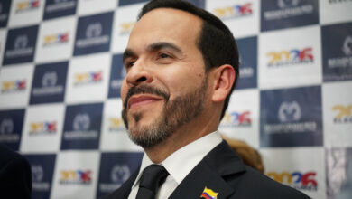 Candidato presidencial colombiano desata indignación por comentarios sexuales a periodista