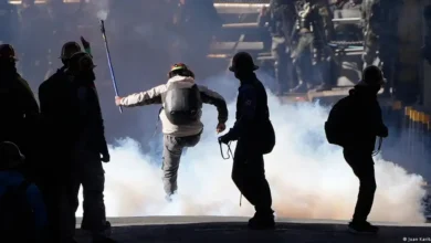 Mineros cooperativistas paralizan La Paz y se enfrentan a la policía en Bolivia