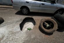 Piden reparación de alcantarillas sin tapa en la avenida Bolívar y hueco en la calle Junín