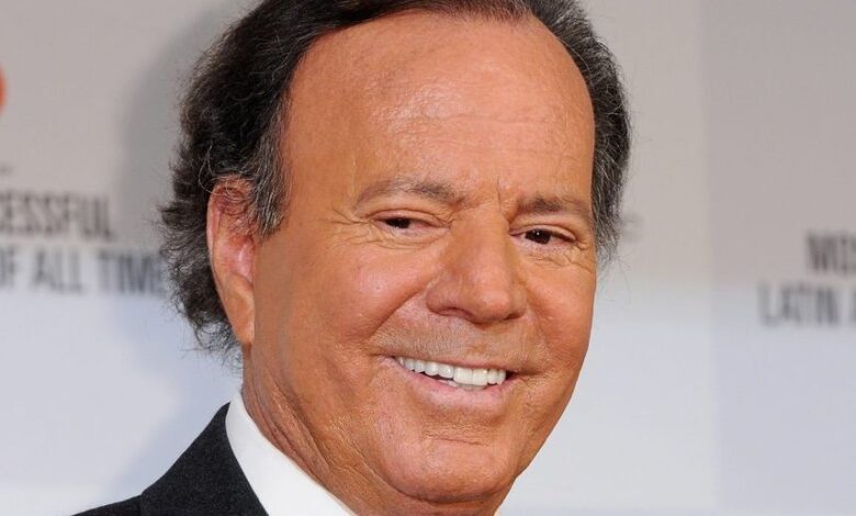 Julio Iglesias demandará a Yolanda Díaz ante el Supremo por calumnias