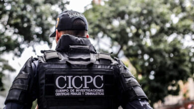 Madre detenida y su hijo prófugo tras asesinar a una mujer en Coro