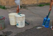 "Vivimos cargando agua" el drama diario de los vecinos de Paramaconi I