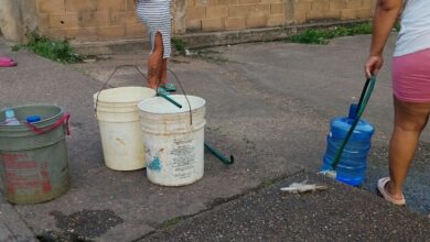 "Vivimos cargando agua" el drama diario de los vecinos de Paramaconi I