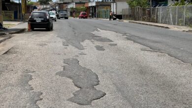 Choferes insisten en asfaltar la vía principal de La Cruz ante deterioro