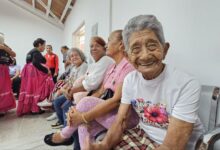 Celebran el Día de las Madres en la Casa de los Abuelos de La Gran Victoria