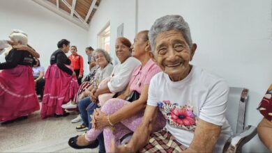 Celebran el Día de las Madres en la Casa de los Abuelos de La Gran Victoria