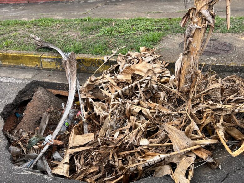 Conductores de Maturín piden también reparación de enorme hueco en la Av. Rómulo Gallegos