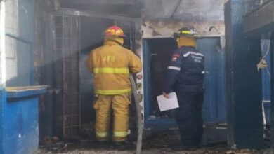 Incendio consume tres locales en Mérida