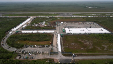 Florida y la Administración Trump negocian el cierre del centro migratorio "Alligator Alcatraz"