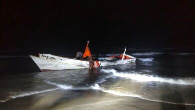 Tres pescadores de La Guaira cumplen siete días desaparecidos tras naufragio en Los Roques