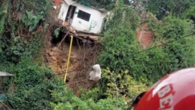 Lluvias provocan alud de siete metros y afectan dos viviendas en Caracas