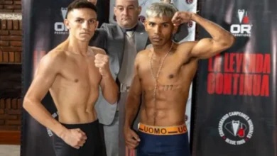 Un boxeador fue descalificado tras pegarle a su rival en el piso