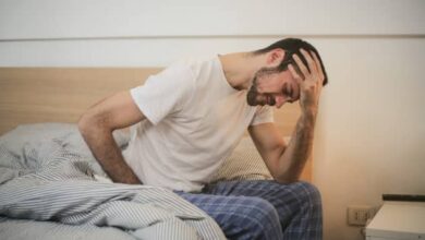 El círculo vicioso de la migraña: Cómo la automedicación agrava el dolor crónico
