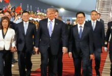 Donald Trump aterriza en Pekín para su reunión con Xi Jinping