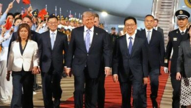 Donald Trump aterriza en Pekín para su reunión con Xi Jinping