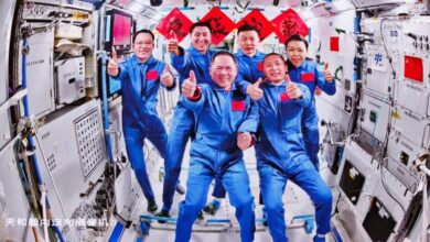 Astronautas de misión china Shenzhou-21 retornan exitosamente a la Tierra