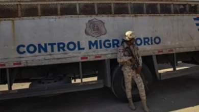 Detienen a dos funcionarios en República Dominicana por trasladar a 22 haitianos
