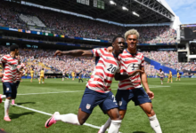 Estados Unidos venció a Australia, con autogol de Burgess y cabezazo de Freeman