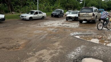 El deterioro vial en la entrada a Casas Chinas mantiene en jaque a los conductores de Maturín