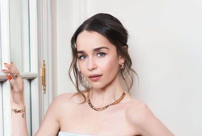 Emilia Clarke habla sobre la secuelas de sus derrames cerebrales y la presión de lucir sana