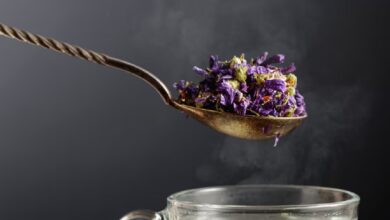 La planta medicinal ancestral que alivia la tos, protege la piel y mejora la digestión