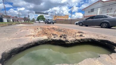 Colapso de tuberías mantiene abierto un peligroso cráter en la avenida Casanova de Maturín