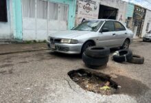 Sigue el peligro en la calle Junín por gran cráter que continúa expandiéndose