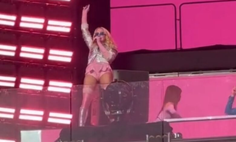 Madonna sorprende con un concierto gratuito en Times Square
