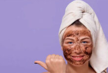 Exfoliación periódica: la clave para eliminar células muertas, desobstruir poros y renovar la piel