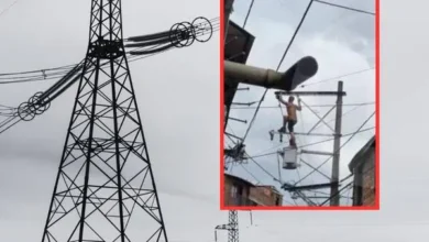 Muere electrocutado tras subirse a un poste de luz para huir de la policía