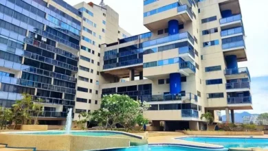 Mujer de 60 años fallece tras caer del octavo piso en Porlamar
