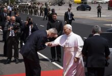 Papa León XIV regresa a Roma en el avión del rey de España