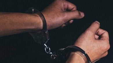 Detienen a un hombre por abusar de su hija de 14 años