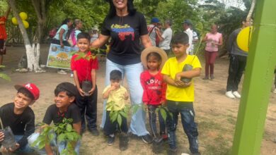 Niños de la escuela inicial La Gran Victoria sembraron araguaneyes para celebrar el Día del Árbol Nacional