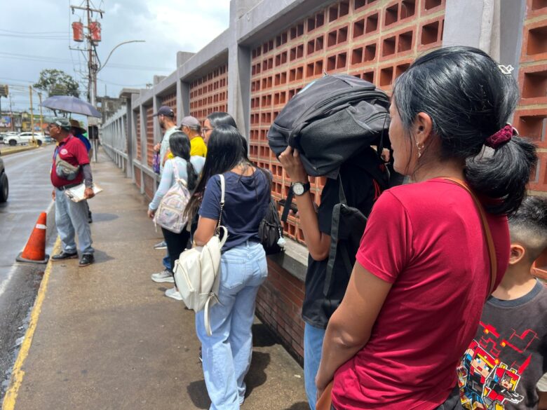 Hasta 250 bolívares cobran carritos por puesto hacia Los Guaritos