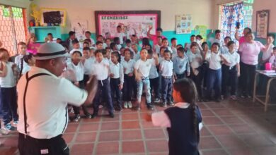 Gabinete Cultural Monagas lleva sonrisas y teatro a escuela de Amana